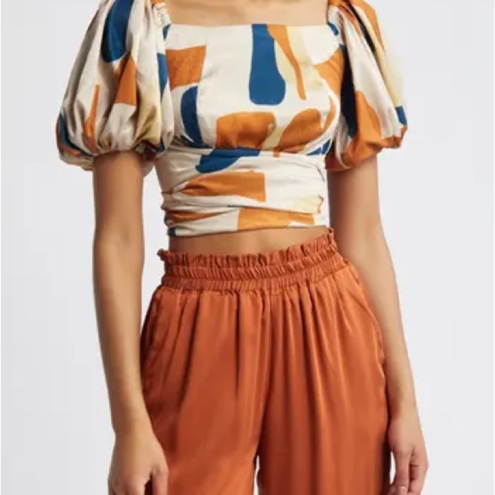 Diarrablu Cream Puff Sleeve Crop Blouse